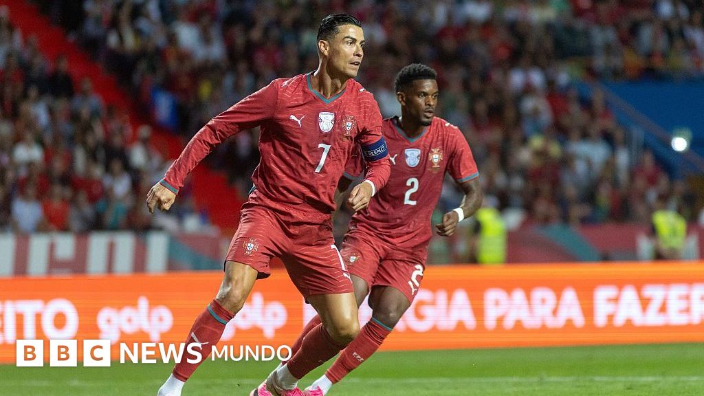 Los gráficos que muestran cómo el cuerpo de los futbolistas ha cambiado en los últimos 50 años