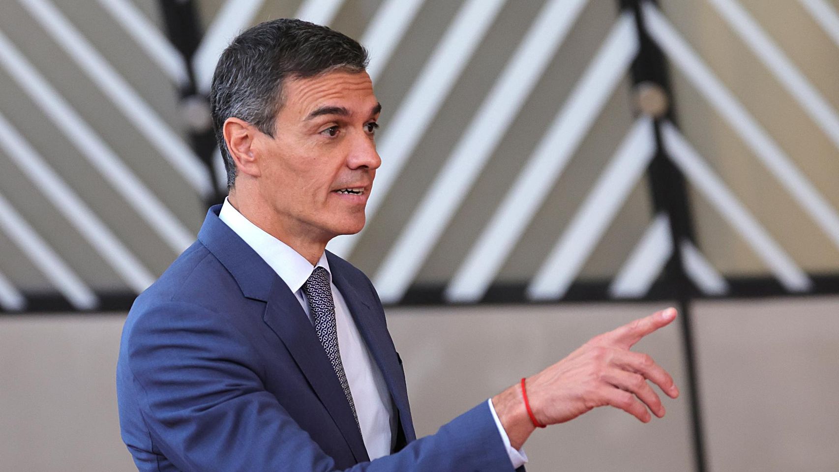 Sánchez, sobre las joyas que supuestamente regalaron a Zapatero: "La España de 2007 no es la España de 2026"