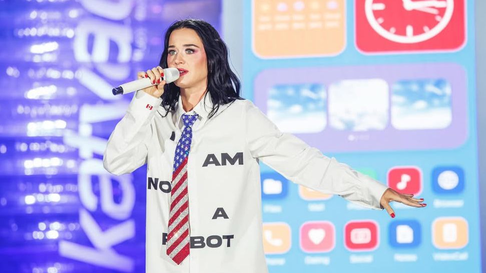 Katy Perry divierte con su universo tecnológico e interactivo en el O Son do Camiño de Santiago