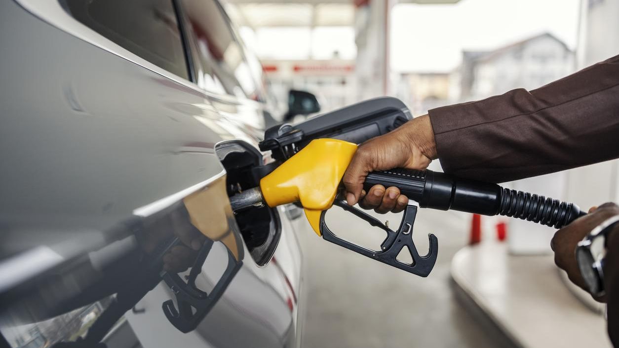 La subida del IVA amenaza al precio de la gasolina antes de las vacaciones: "Si el 1 de julio no se prorrogan las medidas…"