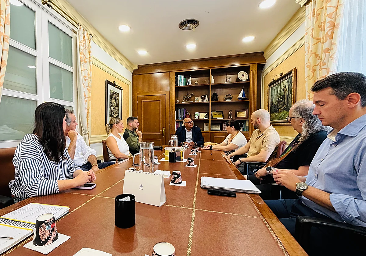 El Ayuntamiento y los hosteleros refuerzan la colaboración para revitalizar Vélez-Málaga