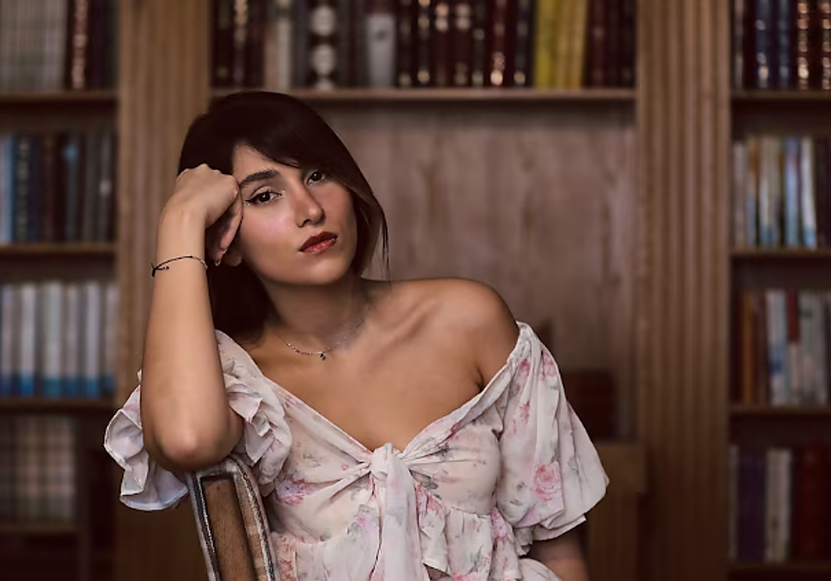 Irán sentencia a 74 latigazos a una artista por cantar sin velo en YouTube