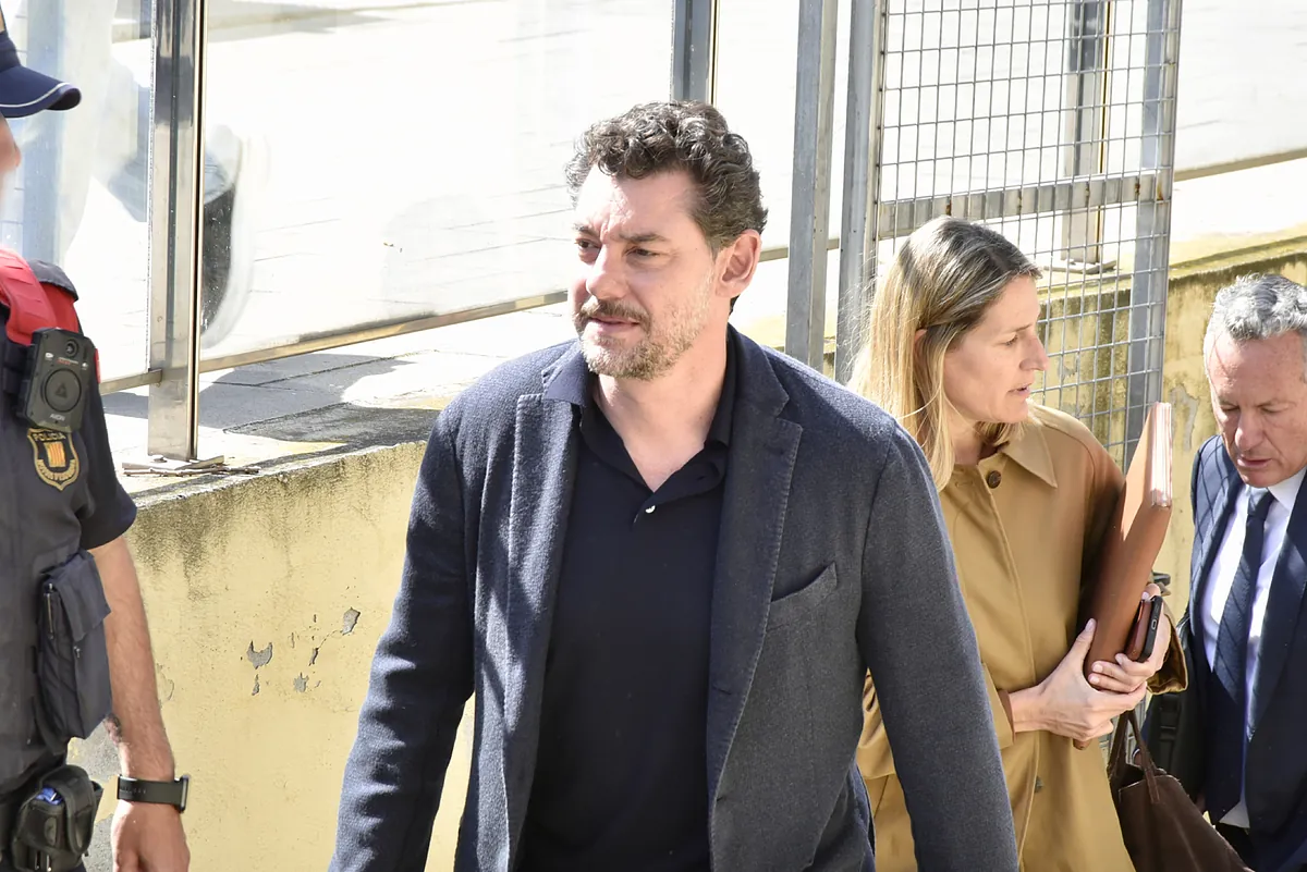 Los Mossos descartan que Andic cayera por una distracción: ni caminaba ni usaba el móvil