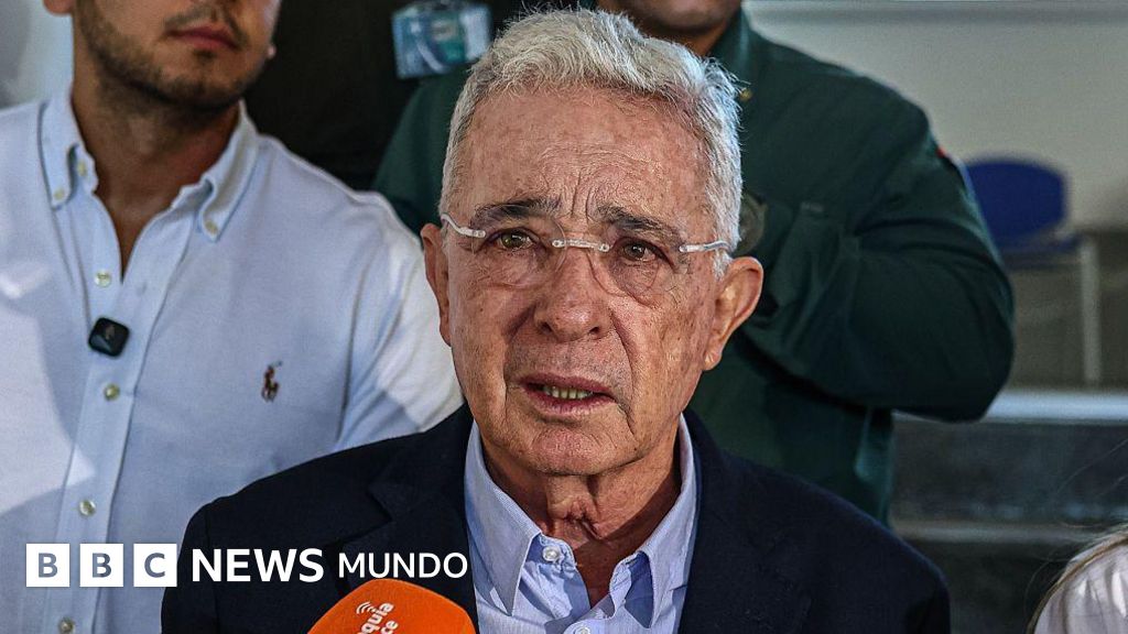 La Fiscalía de Colombia abre una investigación contra el expresidente Uribe por presuntos vínculos con paramilitares y dos masacres de los 90