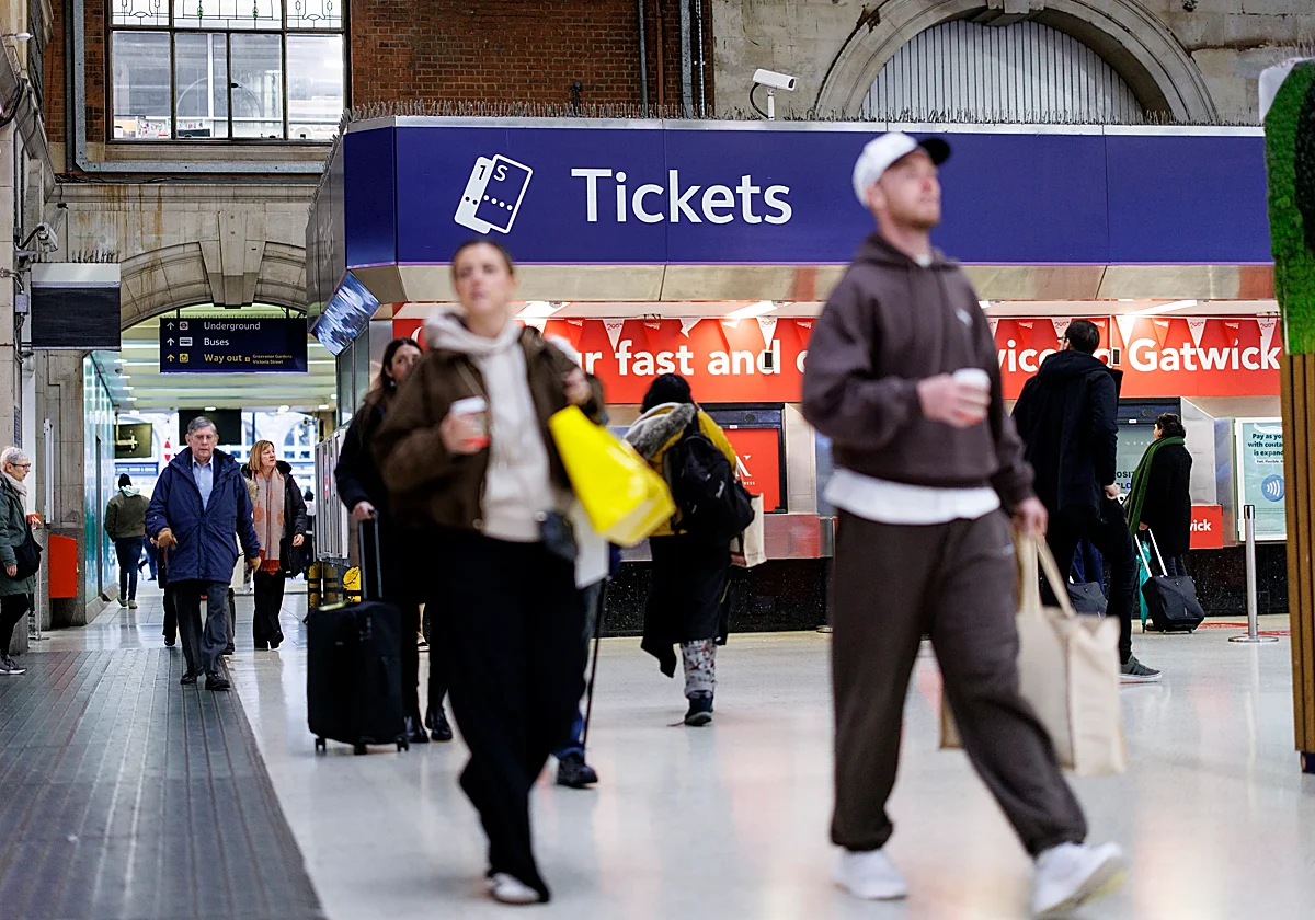 La colisión de dos trenes de pasajeros en el centro de Inglaterra causa «varios» heridos