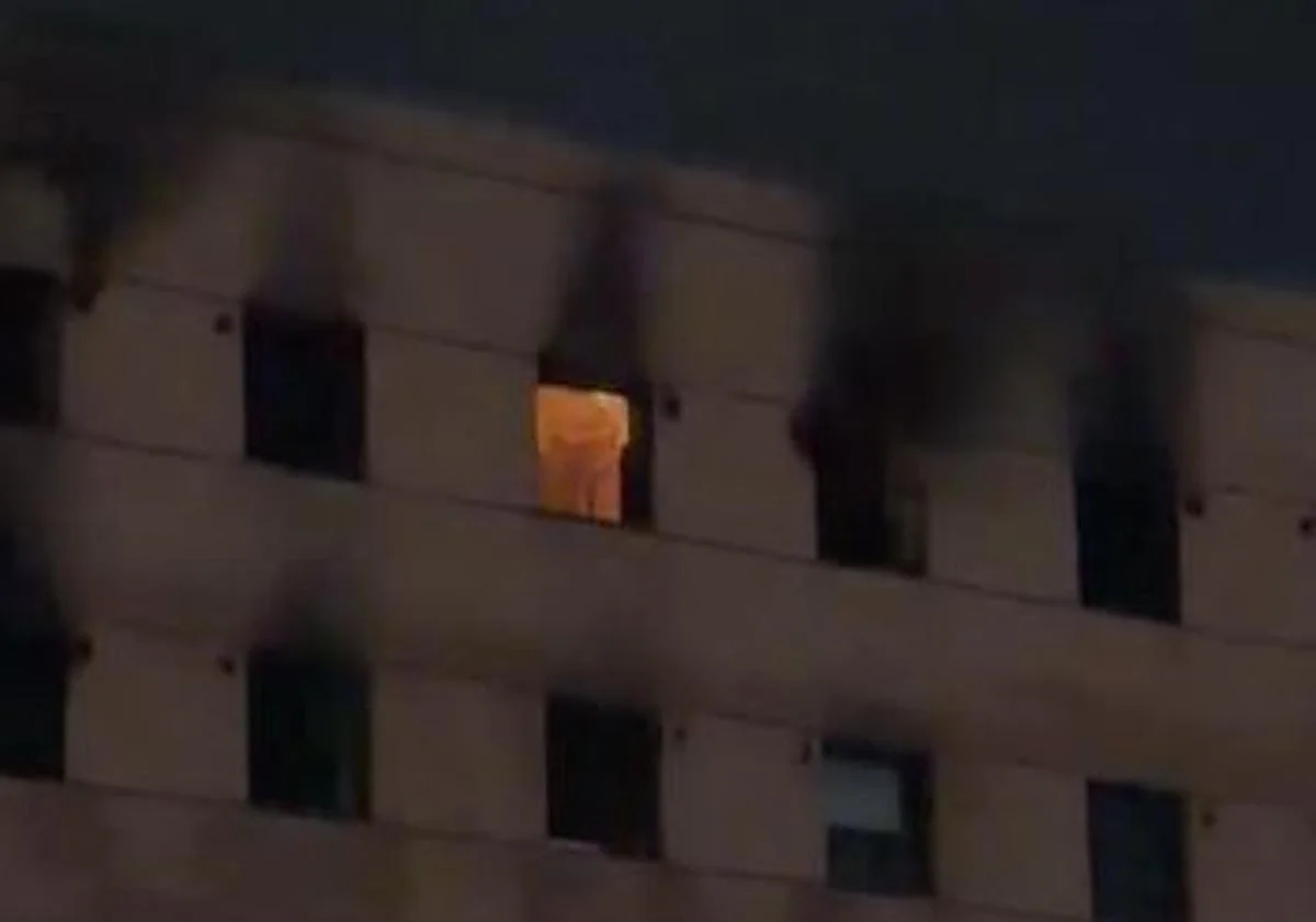 Vuelven las llamas al hotel Ibis de Málaga casi un mes después del inicio del incendio