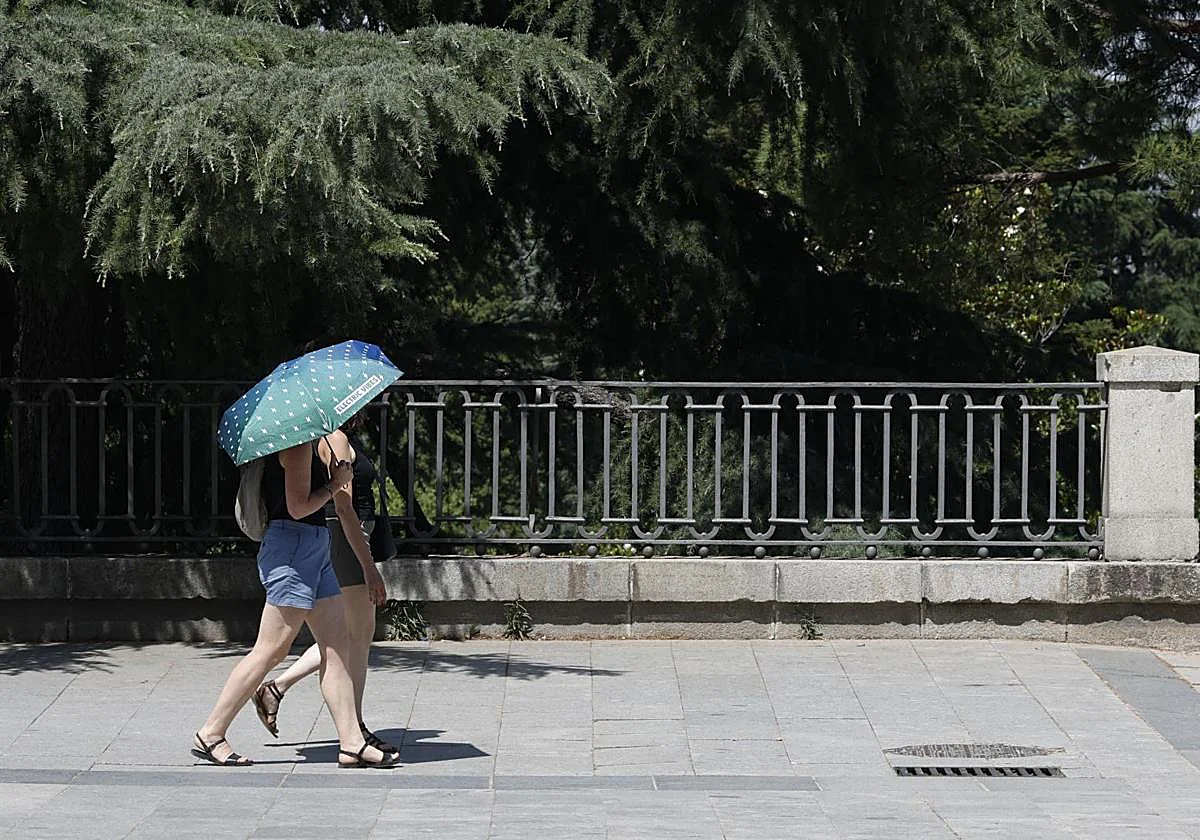 La primera ola de calor del año arranca este fin de semana y amenaza con alcanzar los 42 grados