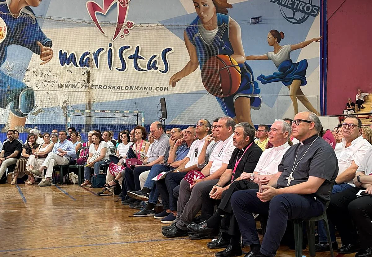 Un millar de fieles celebra en Maristas un encuentro para «todos, todos, todos»