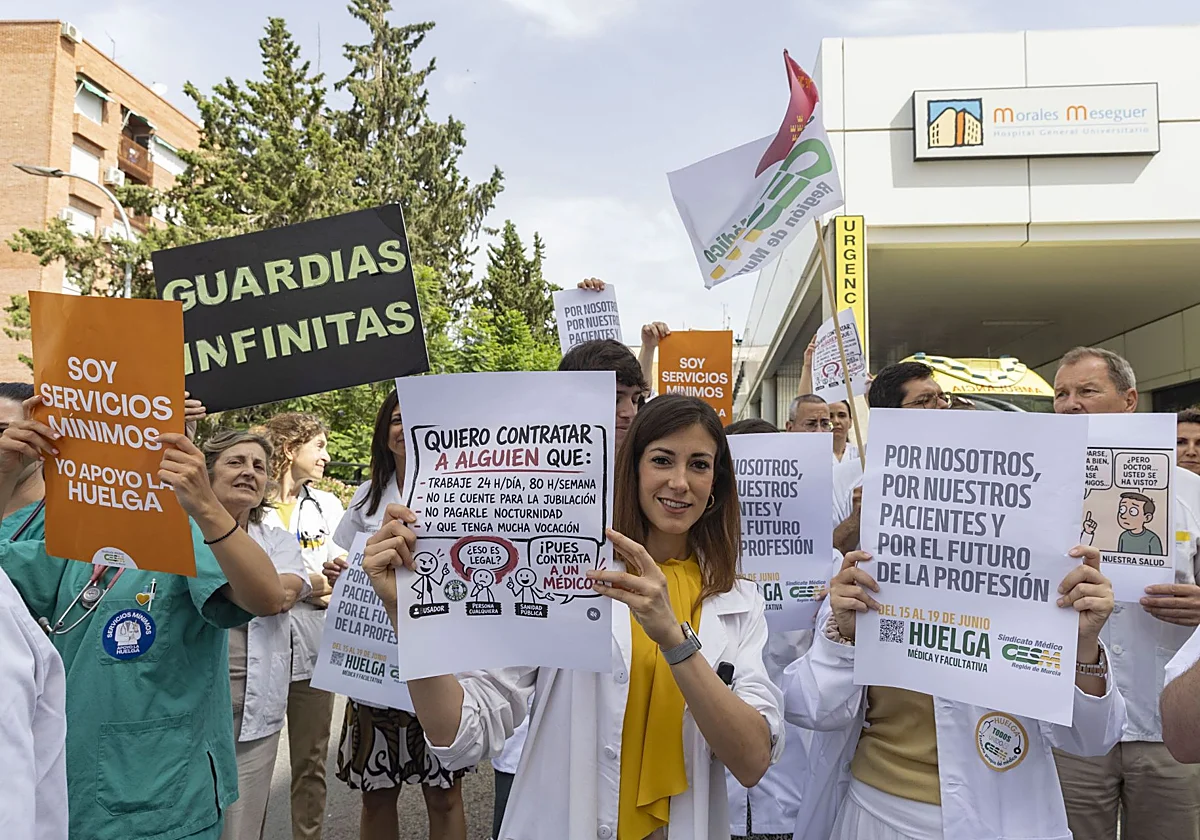 La huelga de los médicos por el Estatuto Marco dispara los retrasos de las consultas y las cirugías