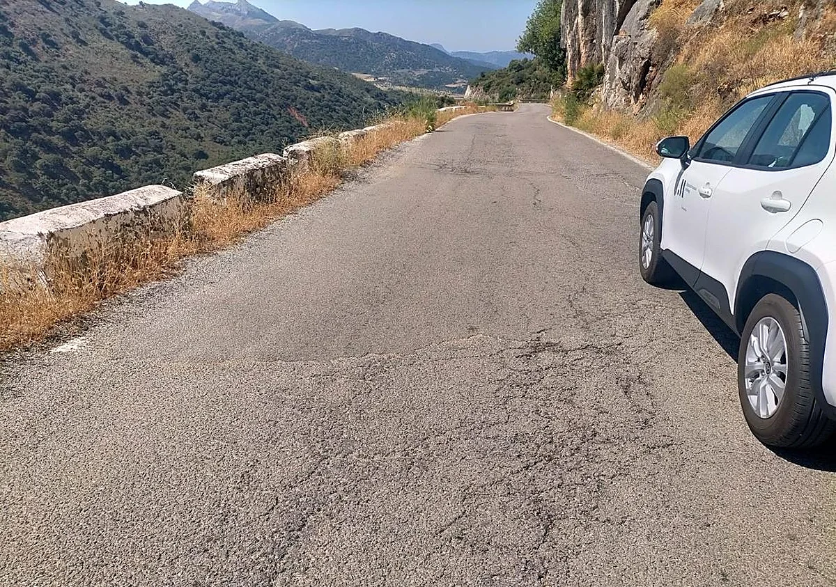 La Diputación de Málaga mejorará la señalización horizontal de 99 carreteras con una inversión de dos millones