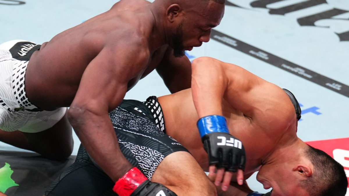 Kape noquea a Horiguchi y se postula como próximo retador al título de la UFC
