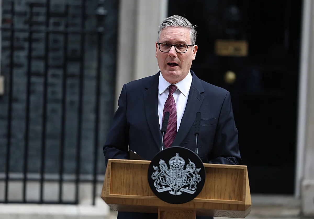Starmer dimite como primer ministro del Reino Unido
