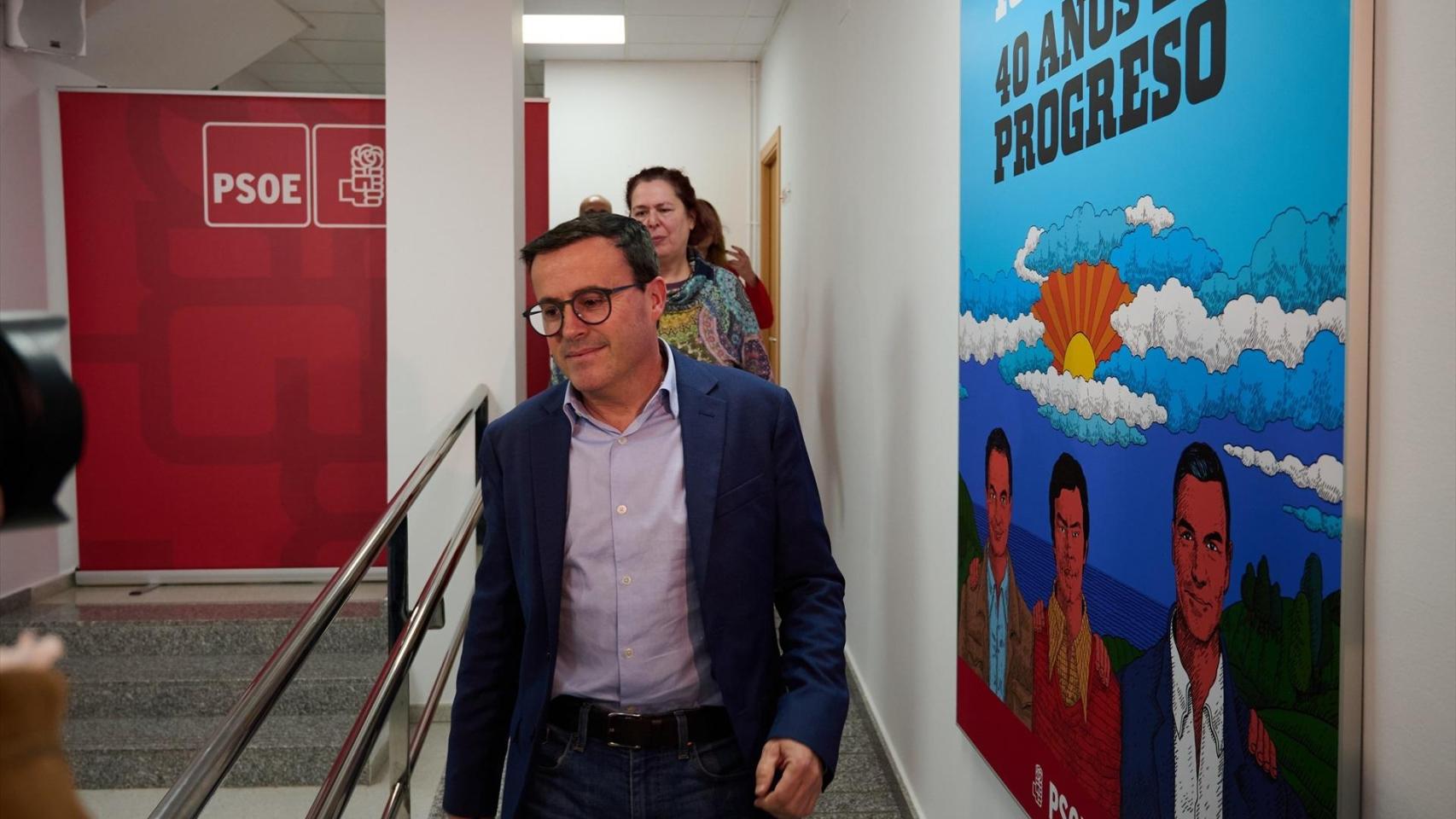 Gallardo comunicará esta tarde su dimisión a la Ejecutiva del PSOE extremeño tras la debacle electoral del domingo