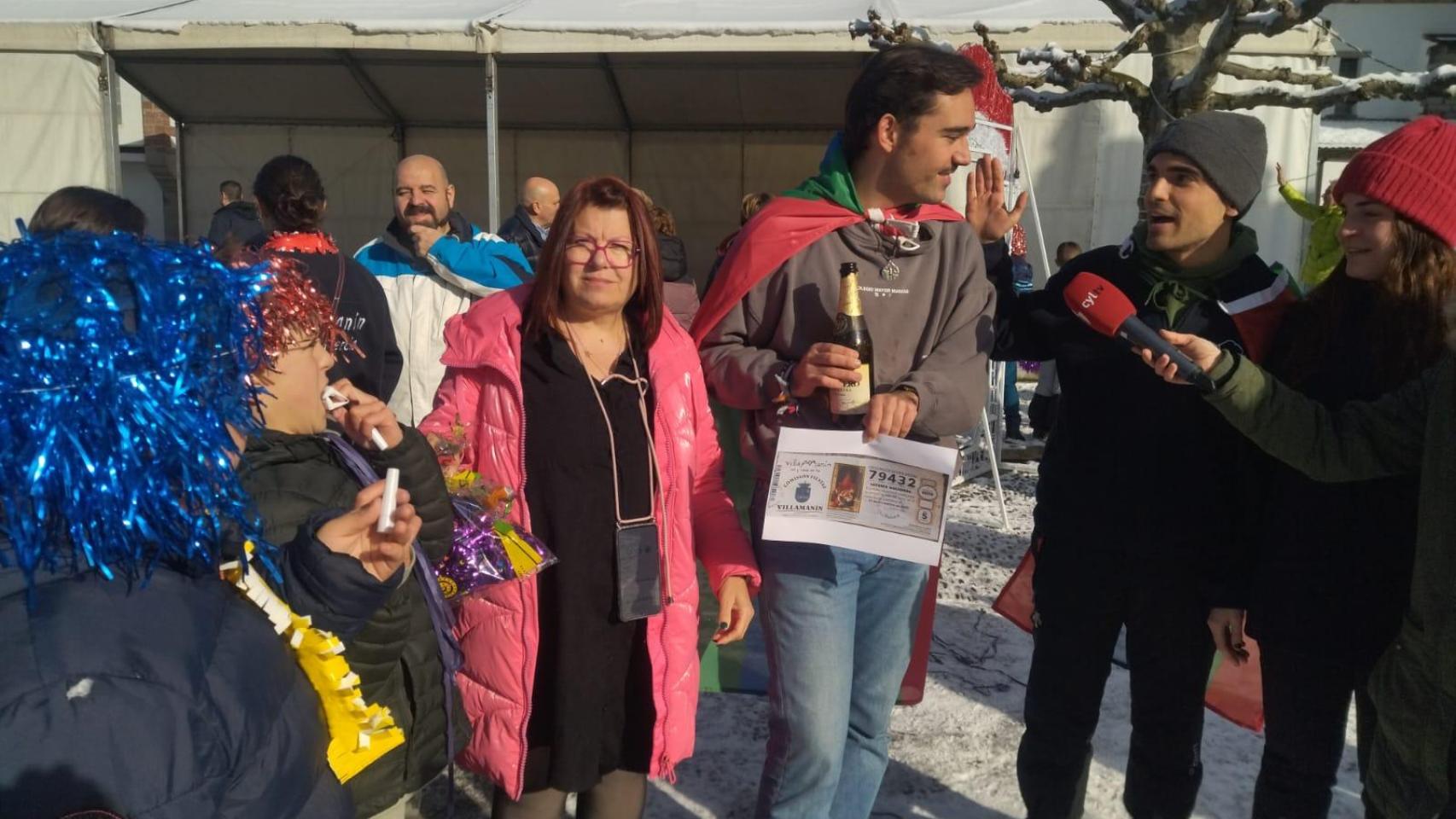 Belén, ganadora del Gordo de Navidad en Villamanín: "No sé ni cuánto me ha tocado. Cada año jugamos un número al azar"
