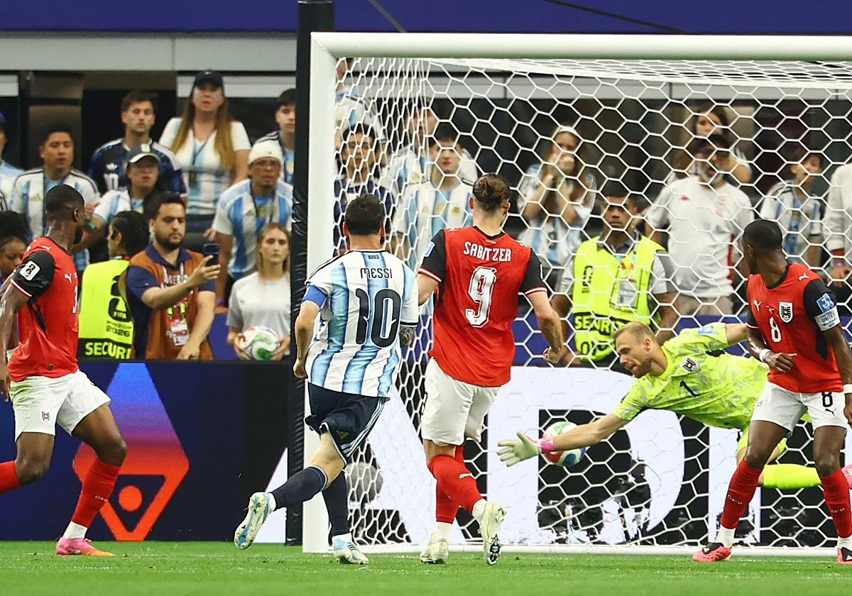 Messi hace historia y conduce a Argentina a dieciseisavos