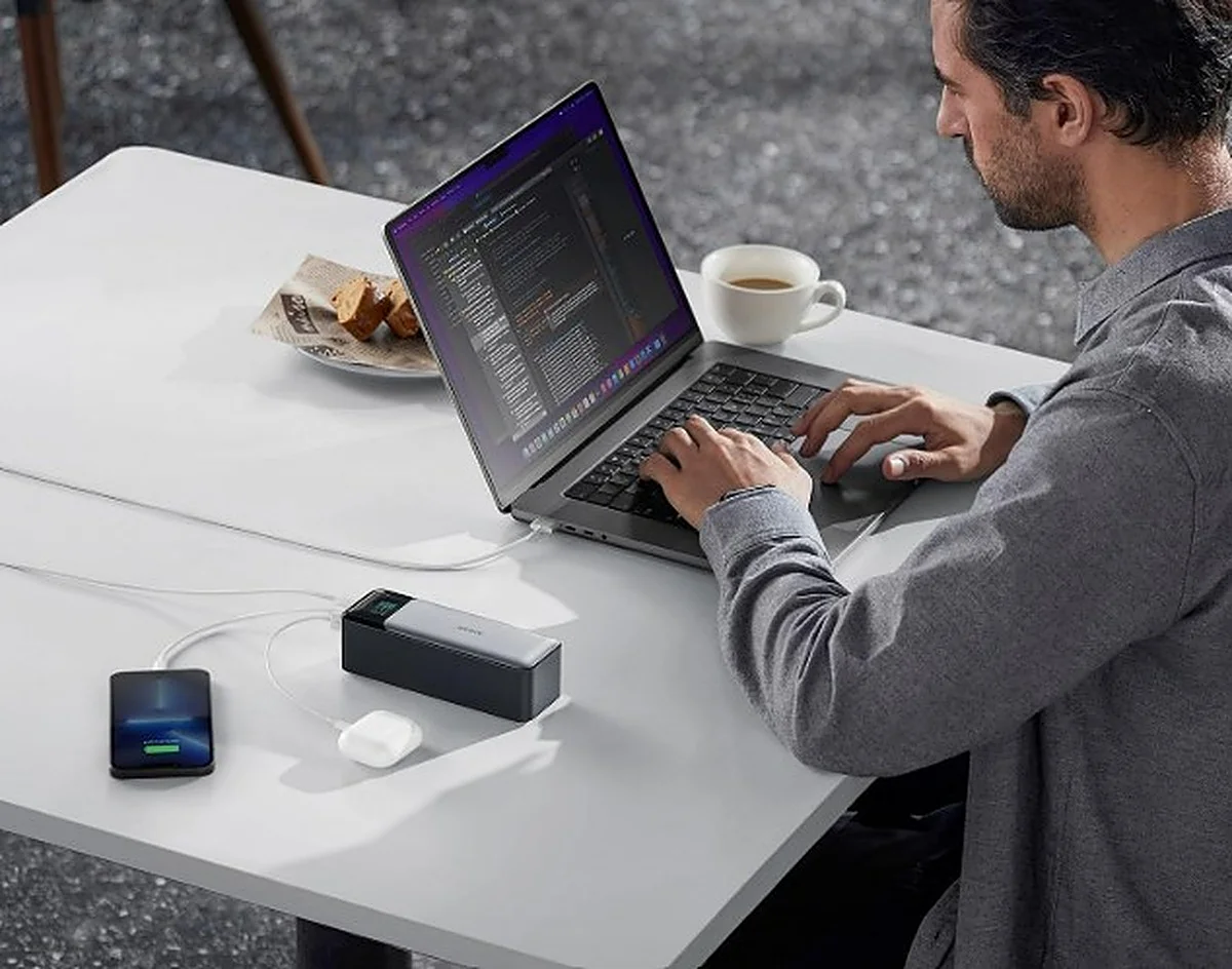 La power bank Anker 737 de carga rápida es tu opción si vas corto de batería por la vida