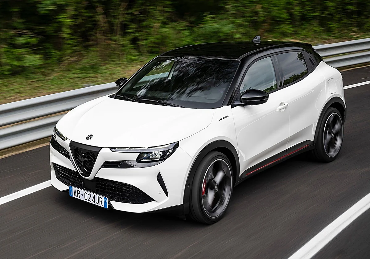 Alfa Romeo Junior Ibrida: el ADN milanés demuestra que la emoción no depende del tamaño