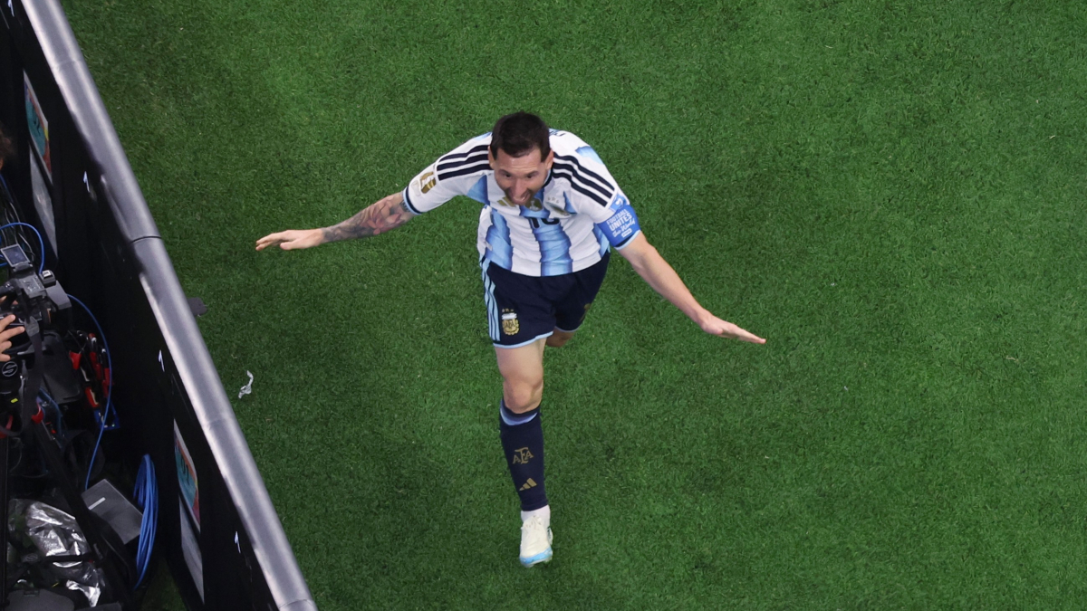 "Messi, en el mismo día que Maradona"