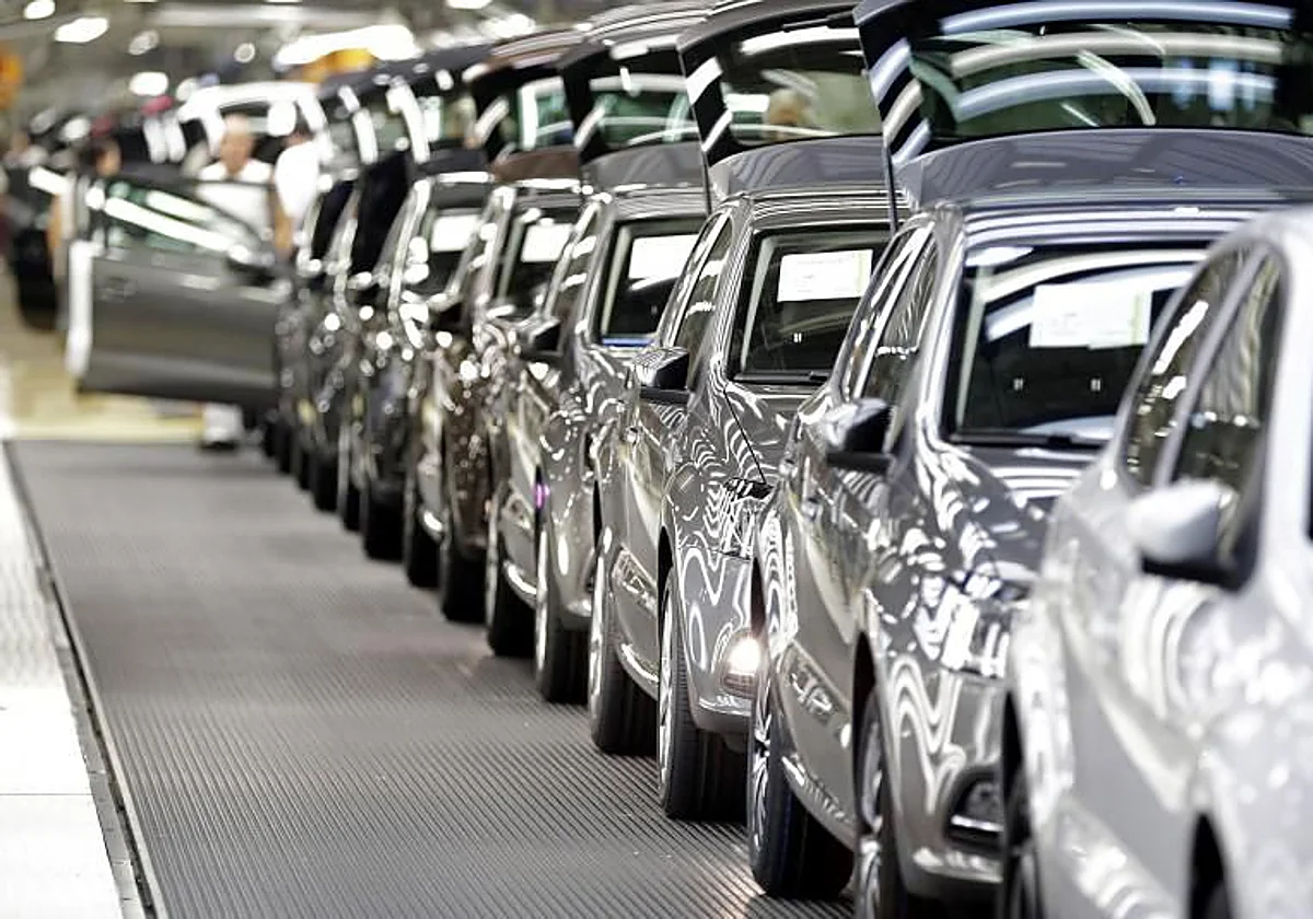La transición al coche eléctrico lastra a las fábricas españolas