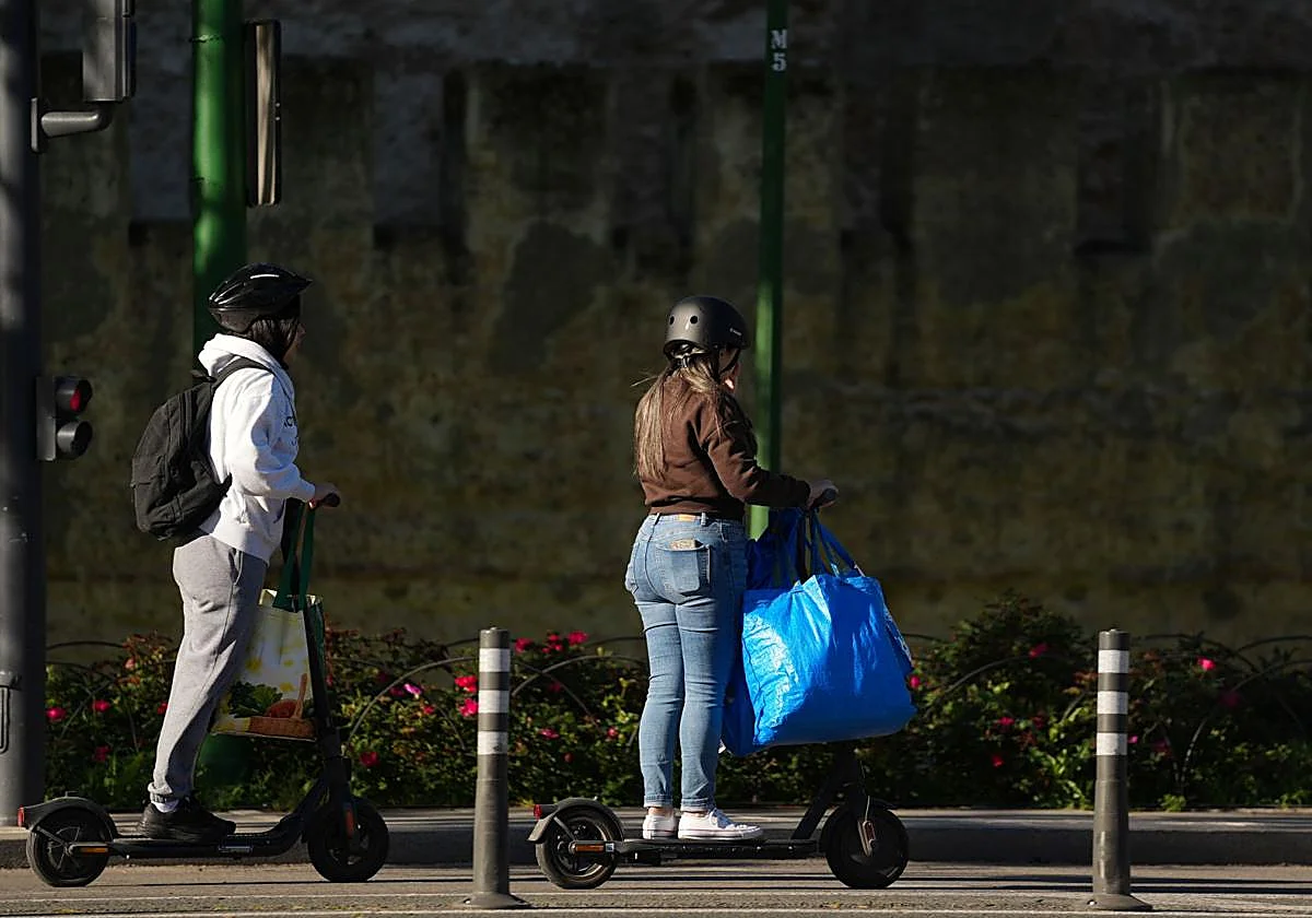 Novedades en las normas de circulación: prohibición de patinetes eléctricos a menores de 15 años y casco obligatorio para 'riders'