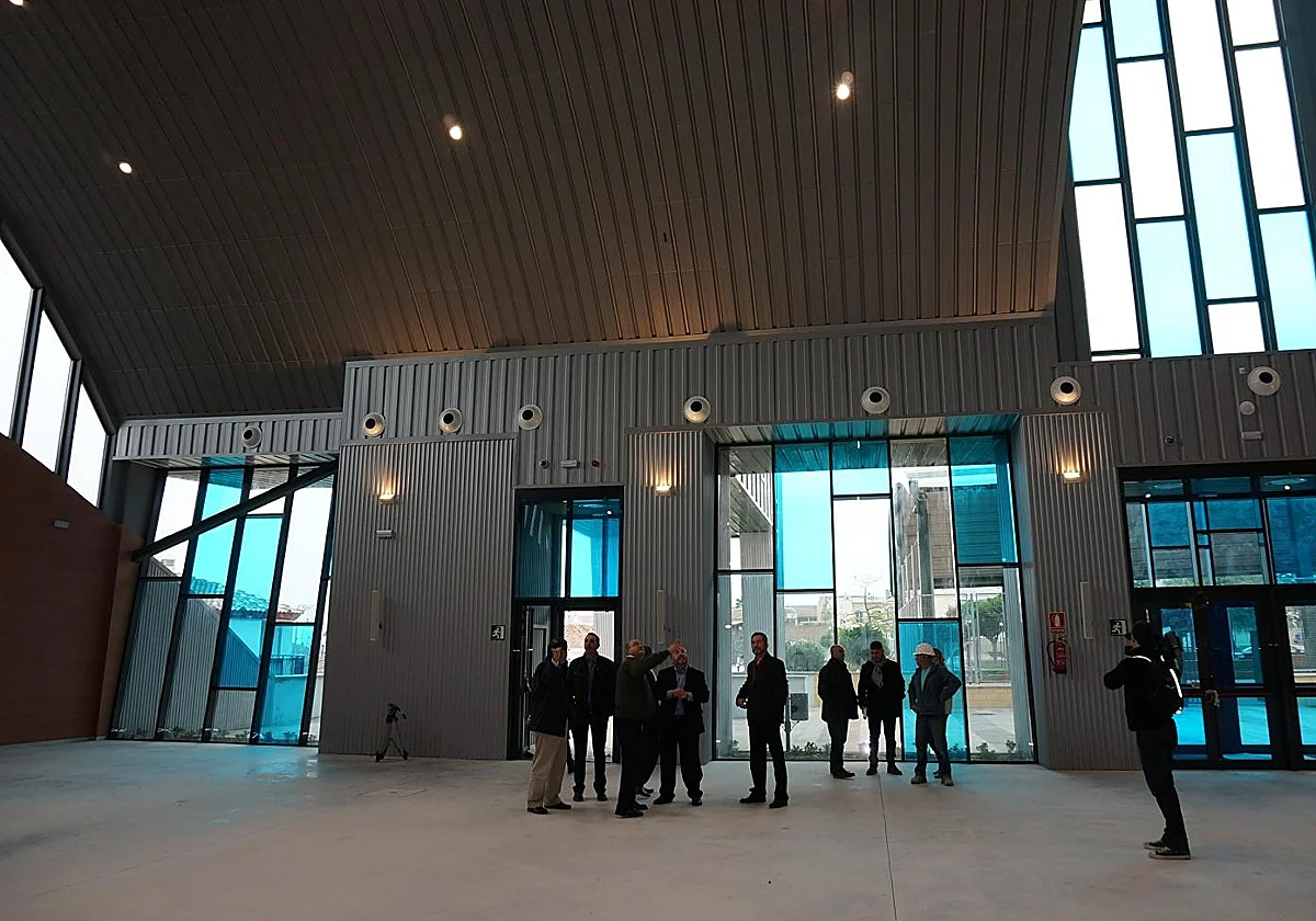 15 empresas pujan por el contrato para los arreglos en el edificio El Peñón de Alhaurín de la Torre, afectado por la dana