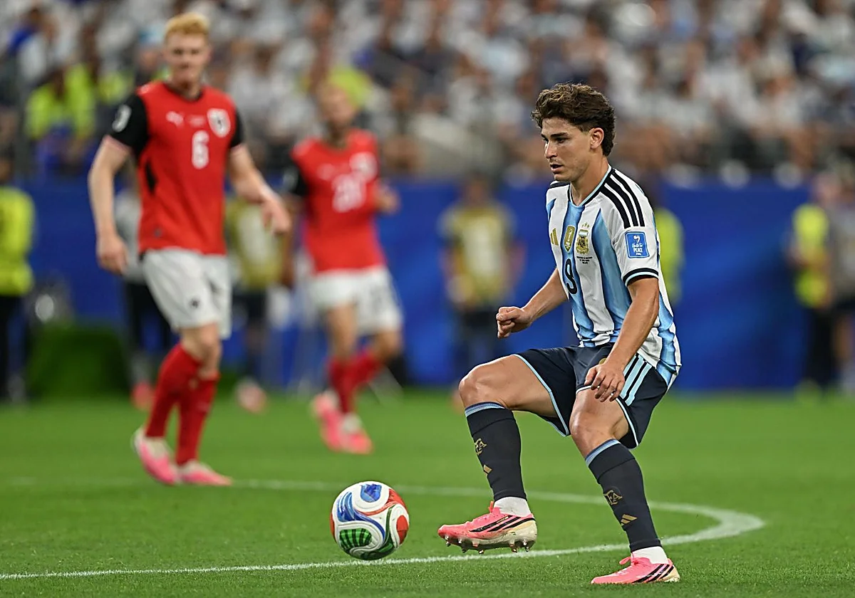 Julián Álvarez escoge hacer daño al Atlético