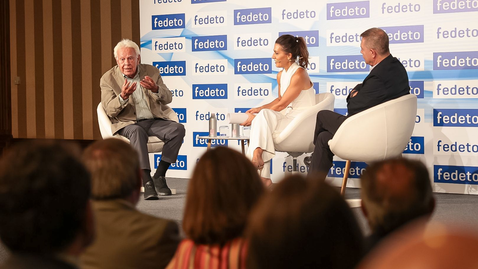 Felipe González pide a Sánchez que asuma su "responsabilidad política" ya sea "dimitiendo o convocando elecciones"