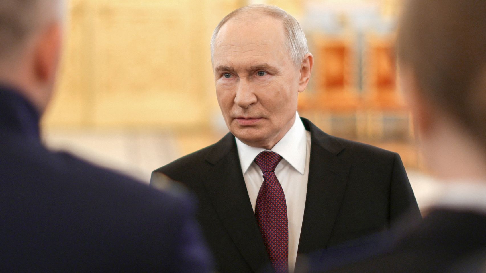 Putin acusa a Ucrania de "agitar a la sociedad" de Rusia con sus ataques con drones mientras ordena racionar el combustible