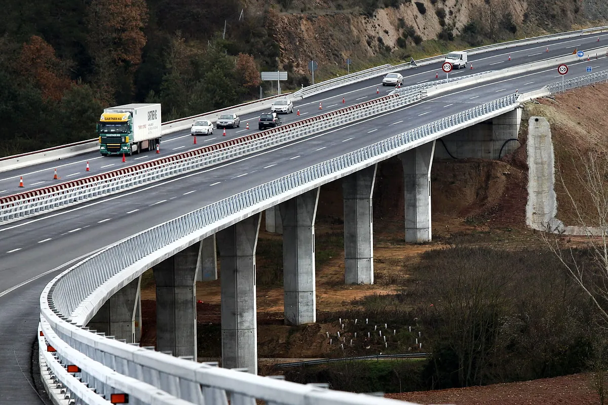 Illa planea licitar concesiones de infraestructuras en dos fases y movilizar más de 4.300 millones