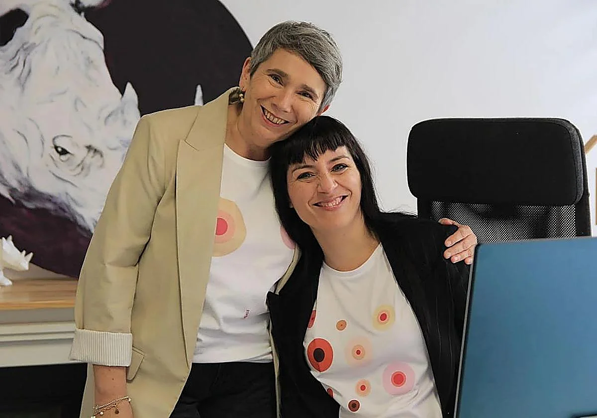 'Tócate las Tetas': dos amigas crean la marca contra el cáncer de mama que Papá Noel querrá regalar