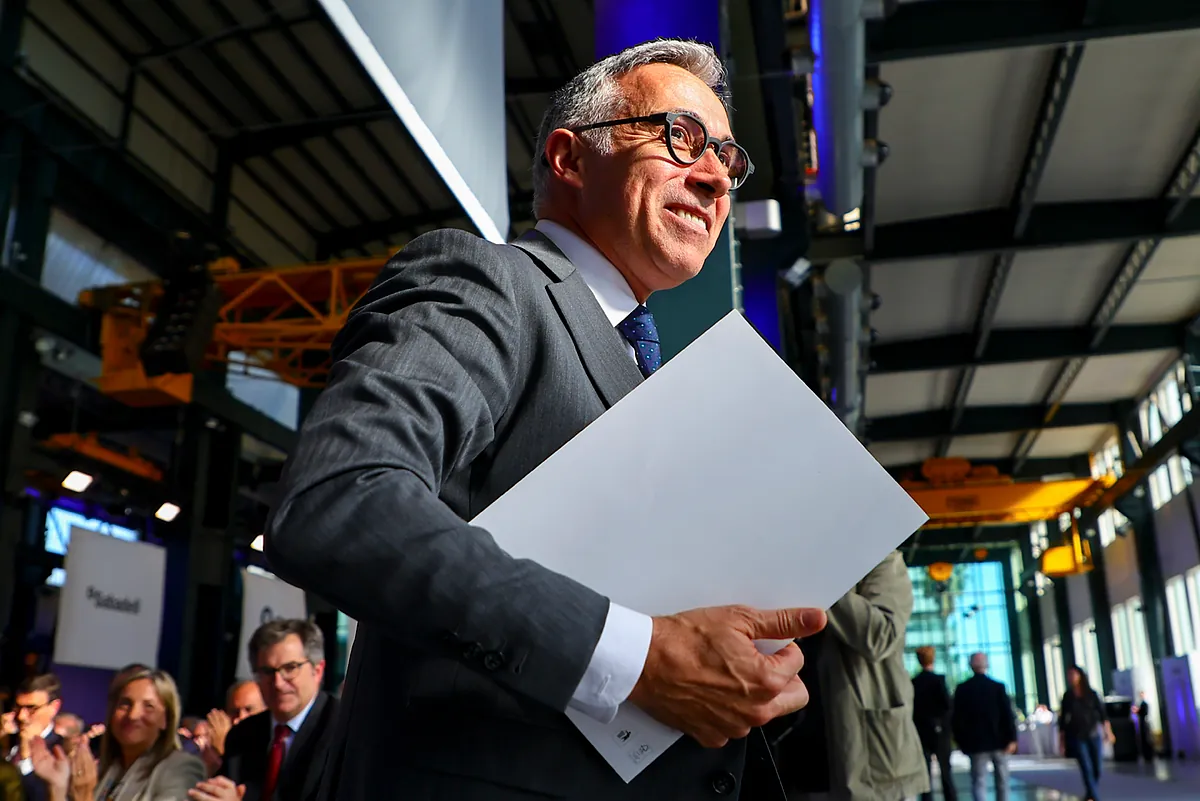 Sabadell apuesta por el dividendo para ganarse a los accionistas