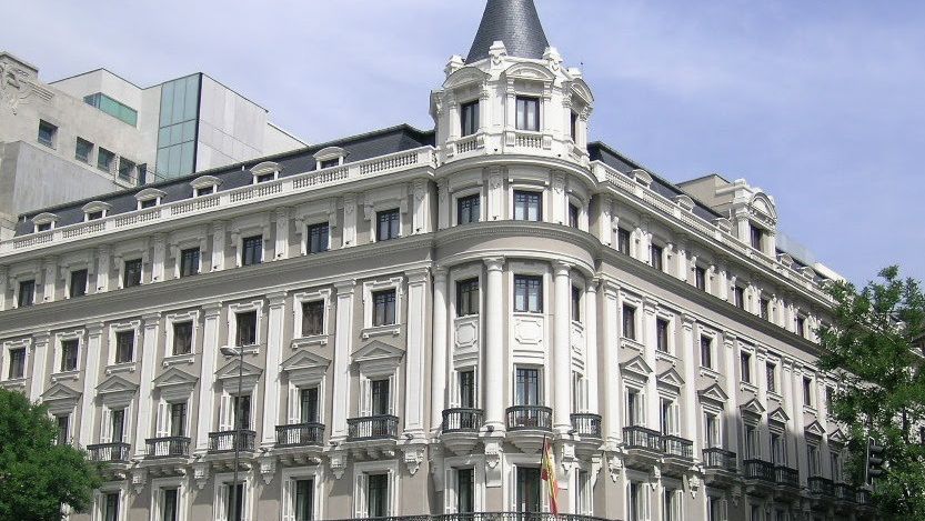 El Gobierno pone al frente de la CNMC a un catedrático de la Pompeu Fabra para ganar el voto de ERC y Junts