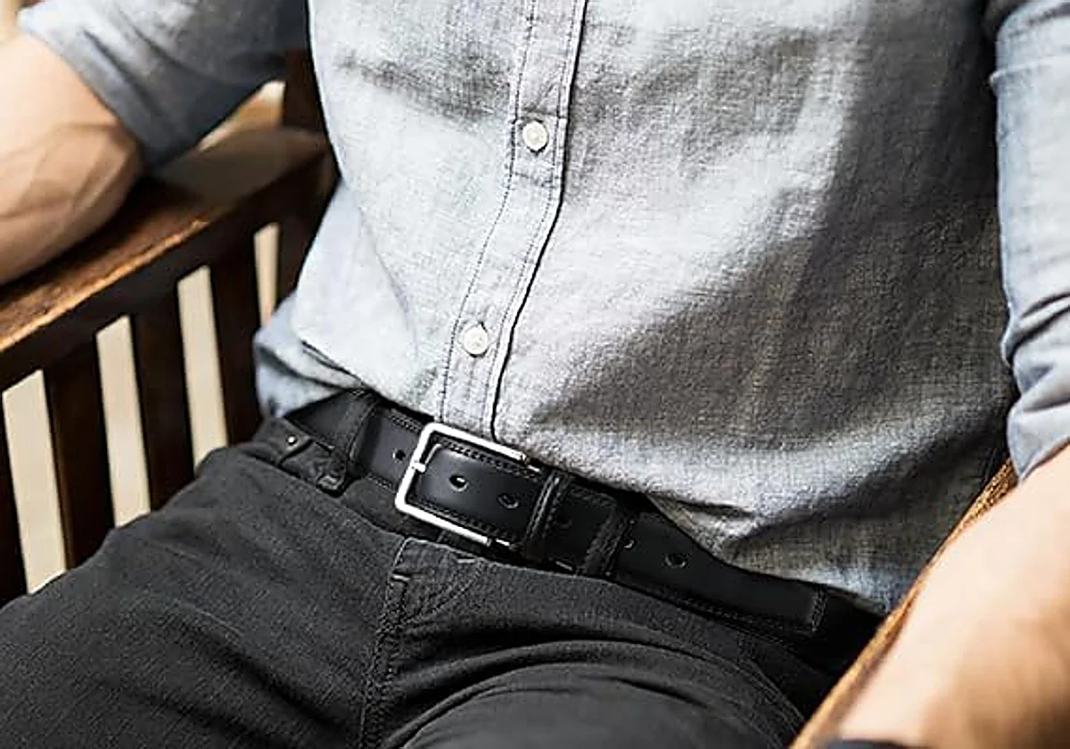 Los mejores cinturones de piel para hombres que valen para ir de sport o con traje