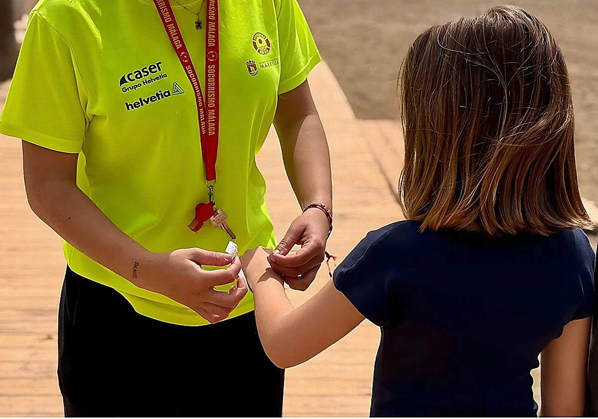 Free identification wristbands for children on Vélez-Málaga's beaches