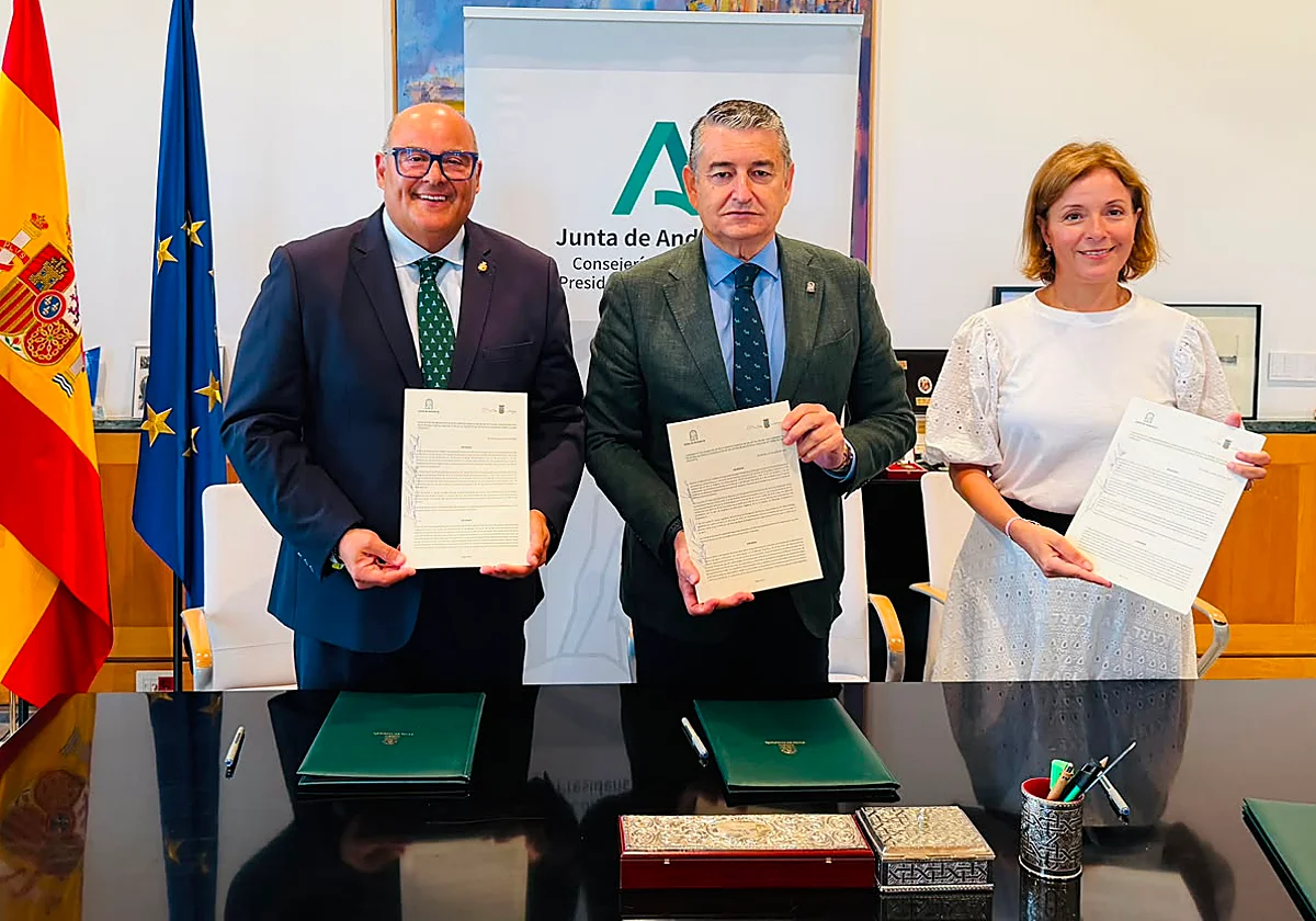 Vélez-Málaga firma con la Junta el convenio del nuevo centro de salud de Torre del Mar
