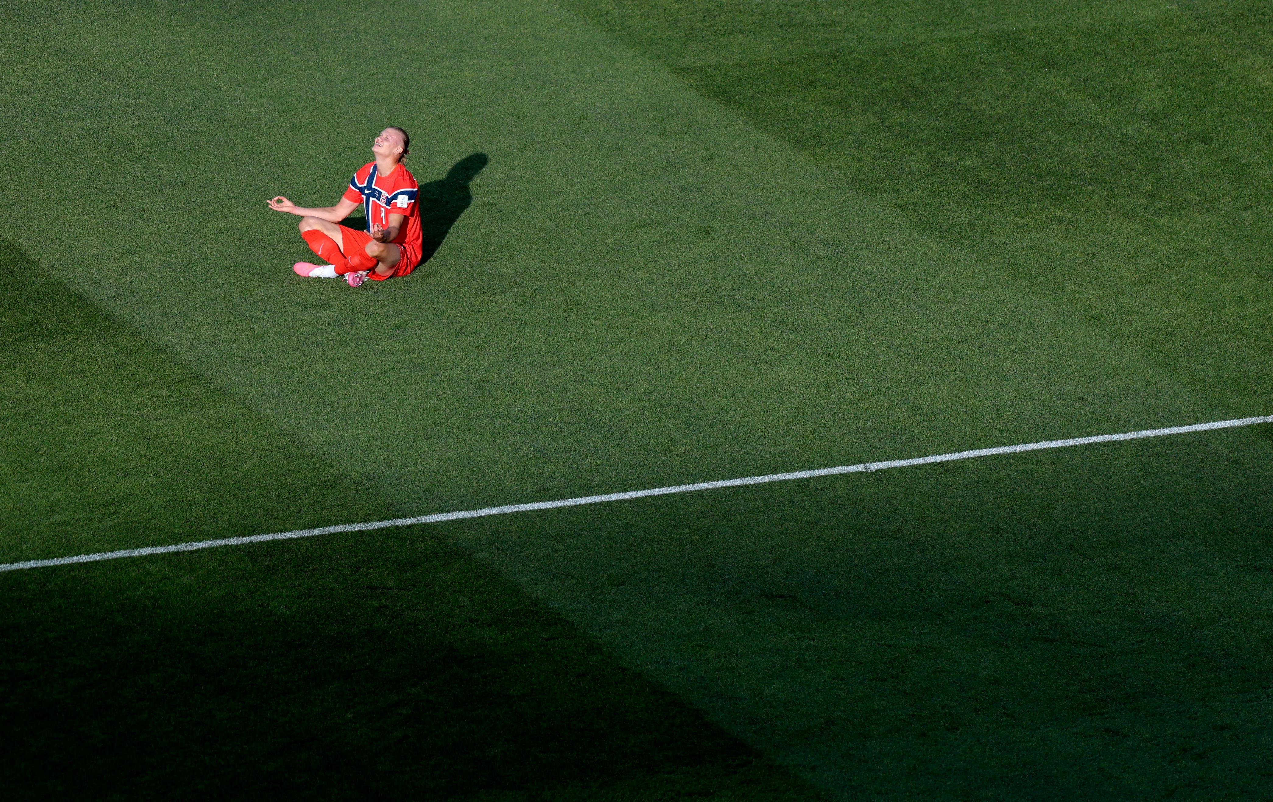 Haaland, o cómo golear sin apenas tocar el balón