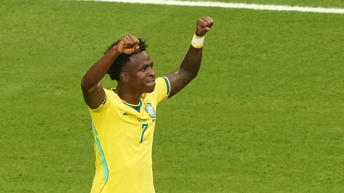 Los 24 minutos de locura de Vinicius: gol, otro anulado y una queja: "Vergüenza"