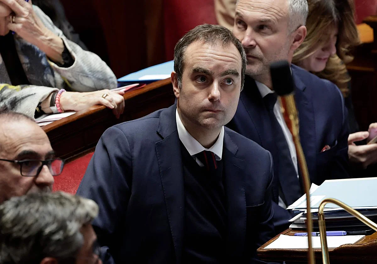 Francia se decanta por prorrogar los presupuestos y deja en suspenso la reducción del déficit