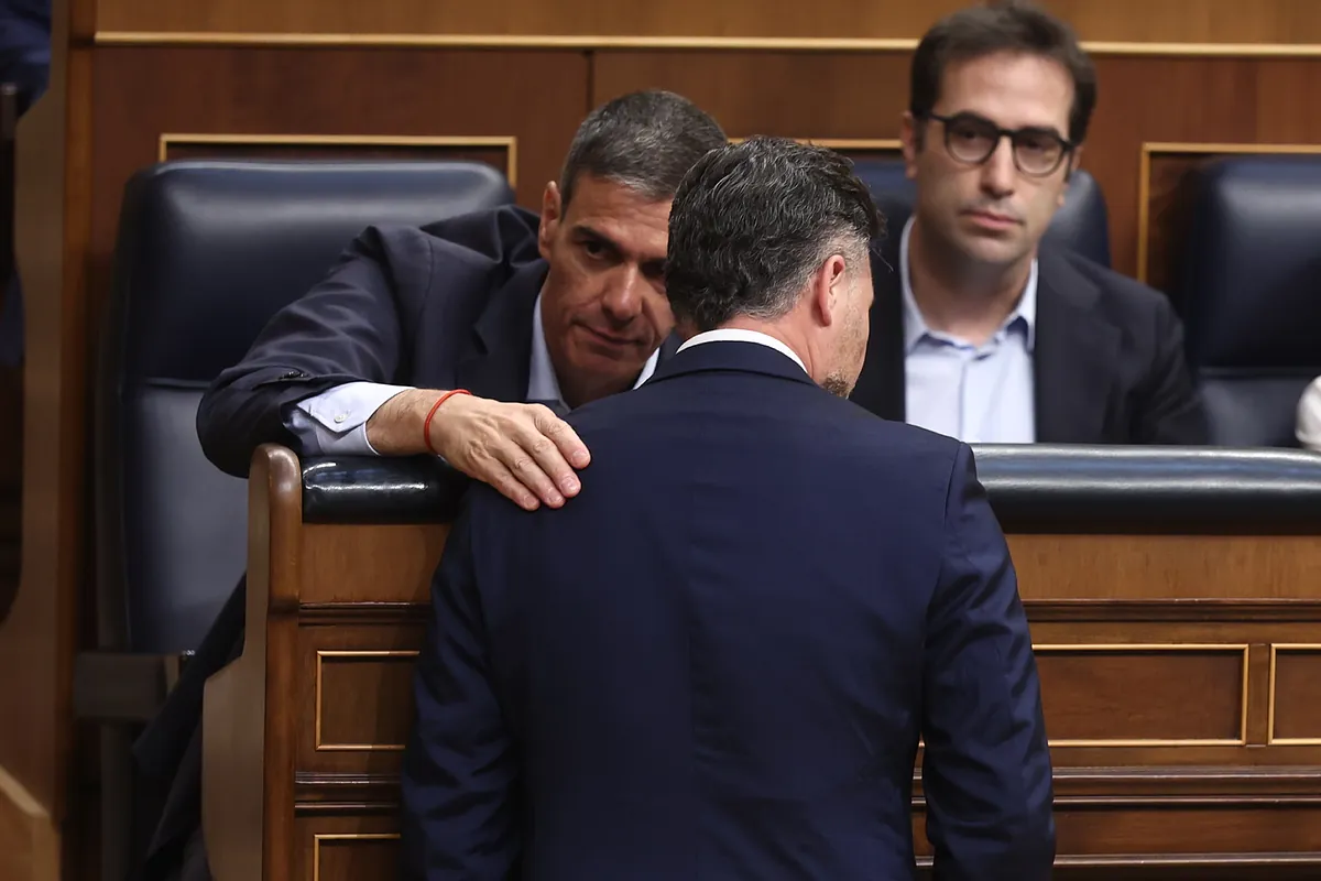 Sánchez une su futuro político al de Zapatero e insiste en que resistirá