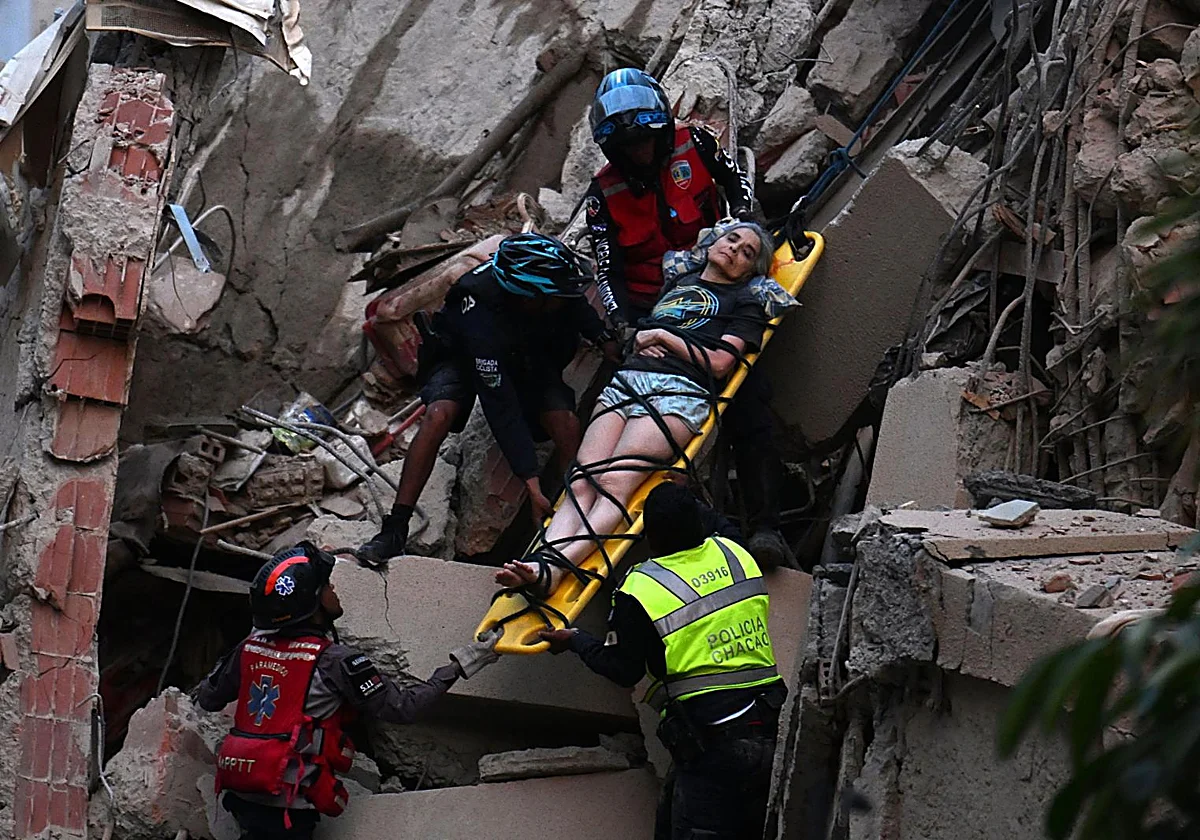 Un fuerte terremoto de 7,5 derriba edificios y lleva el pánico a Venezuela