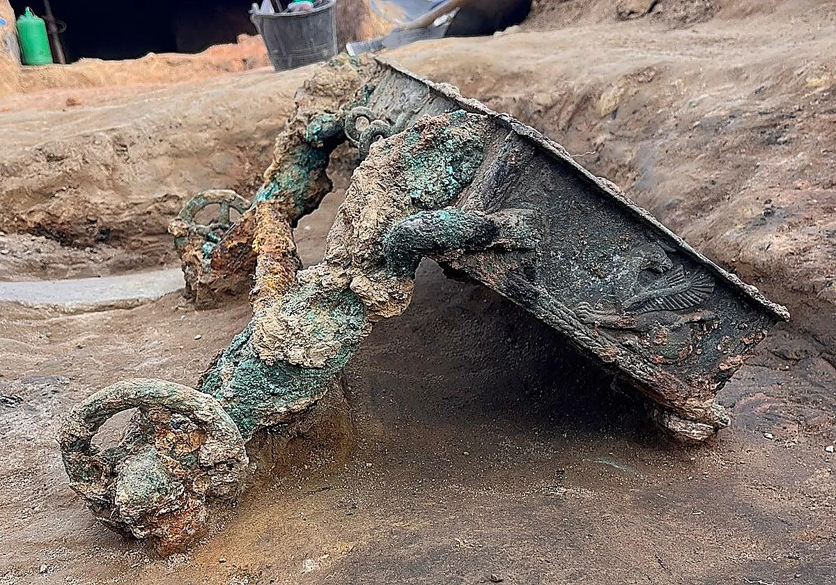 Ancient bronze chariot discovered at Tartessian site of Turuñuelo