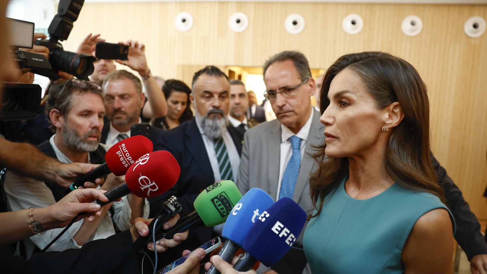 La reina Letizia se solidariza con las víctimas del terremoto de Venezuela en su último acto oficial: "Estamos preocupados"
