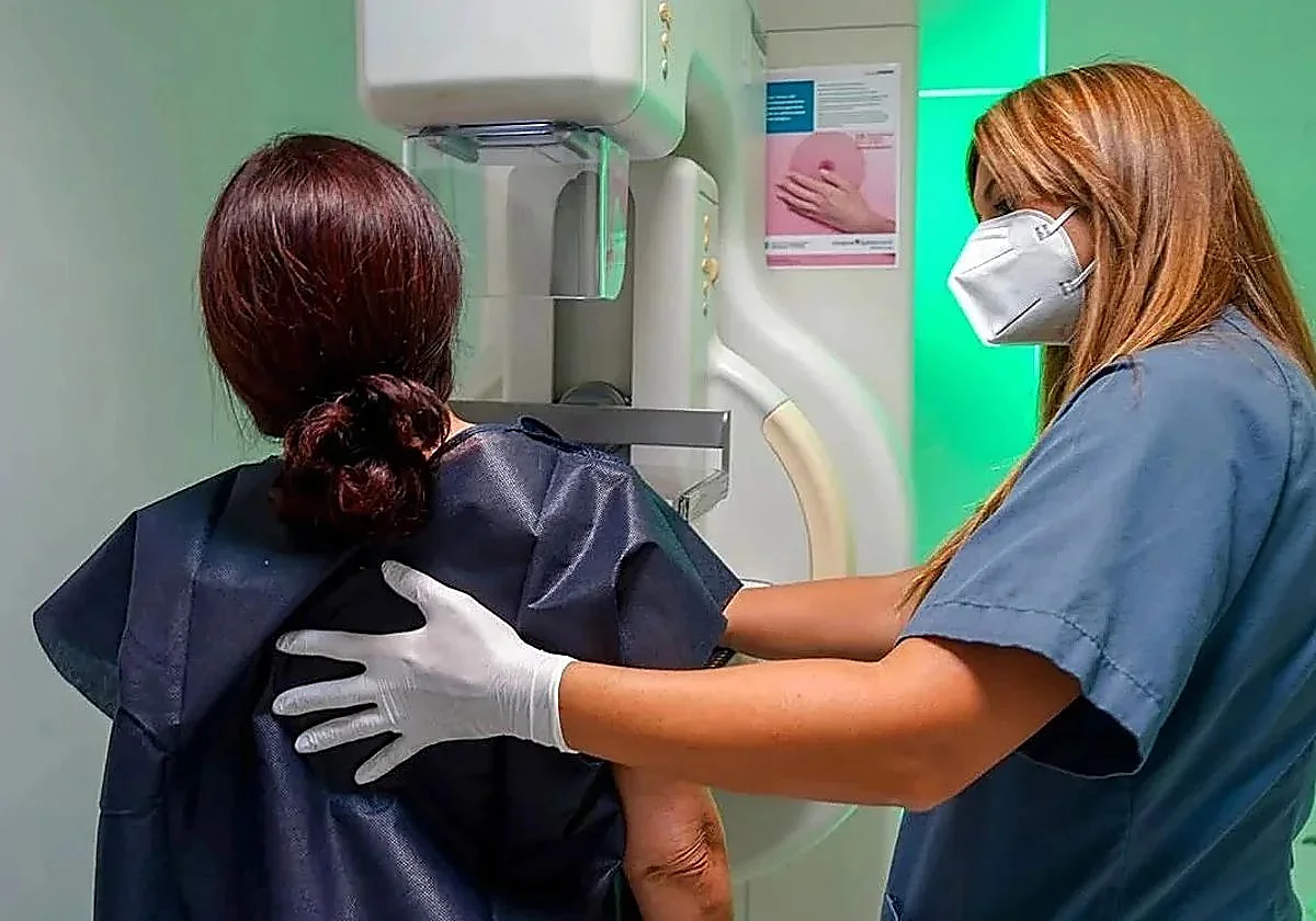 El número de mujeres que se realiza una mamografía cae 13 puntos después de la pandemia