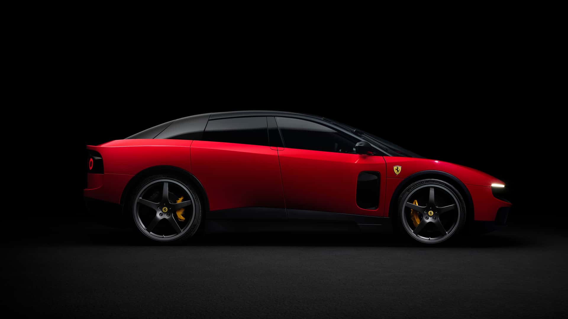 No, Ferrari no está obligando a sus clientes a comprar el Luce