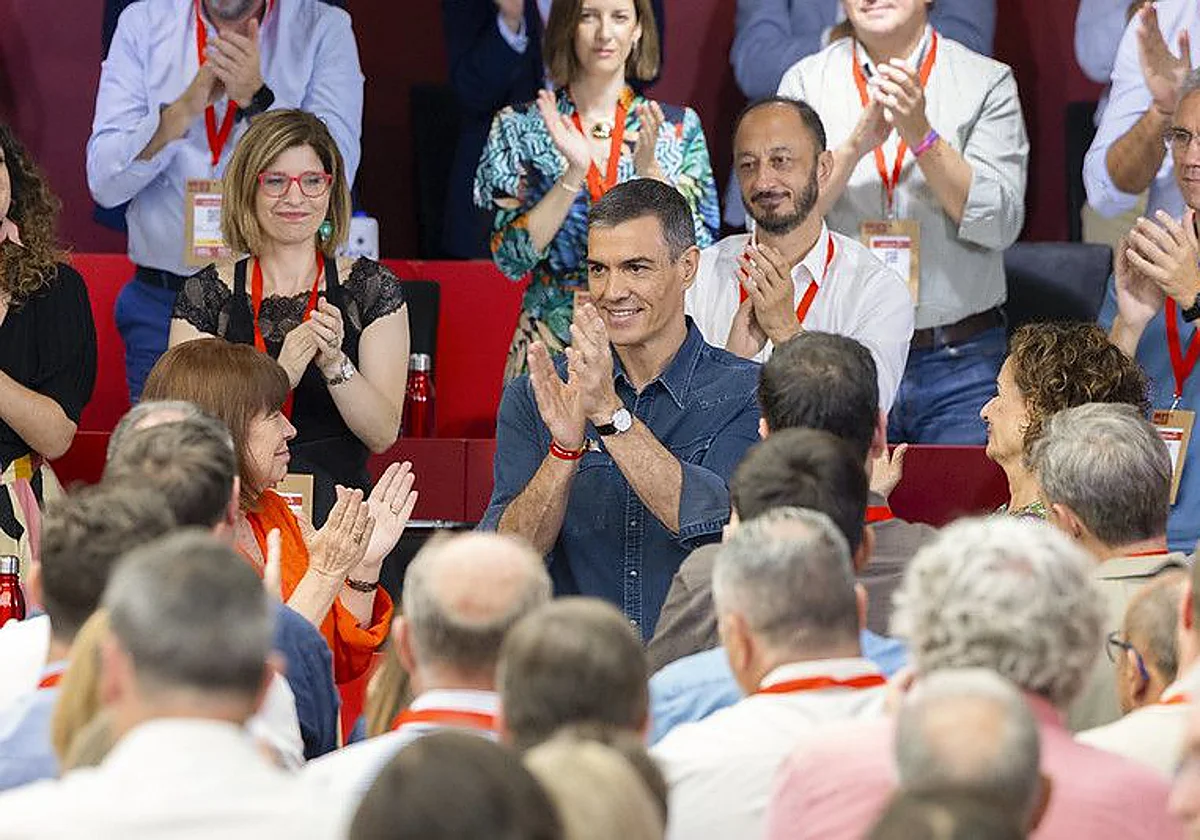Sánchez lleva al comité federal del PSOE un mensaje de «orgullo» en plena zozobra por los escándalos