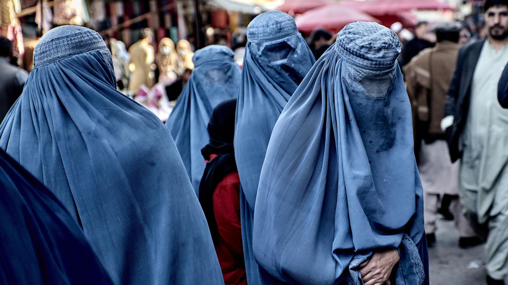 Vuelven el burka y la represión talibán para las afganas: "España debe defender los derechos de las mujeres y legislar en contra"