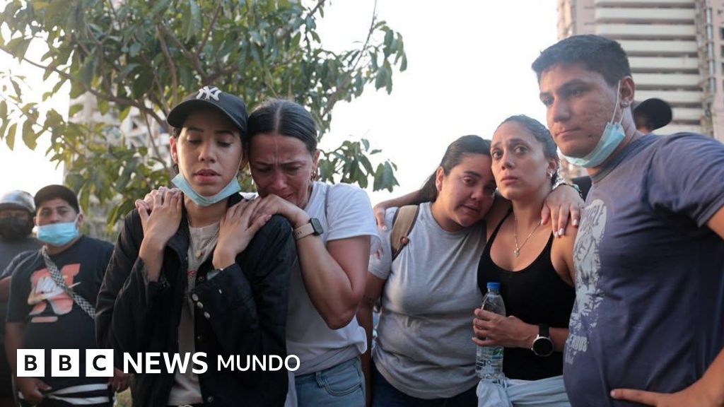 "Hay olor... ya se están sintiendo los fallecidos": la desolación en La Guaira mientras esperan más ayuda en medio de la devastación