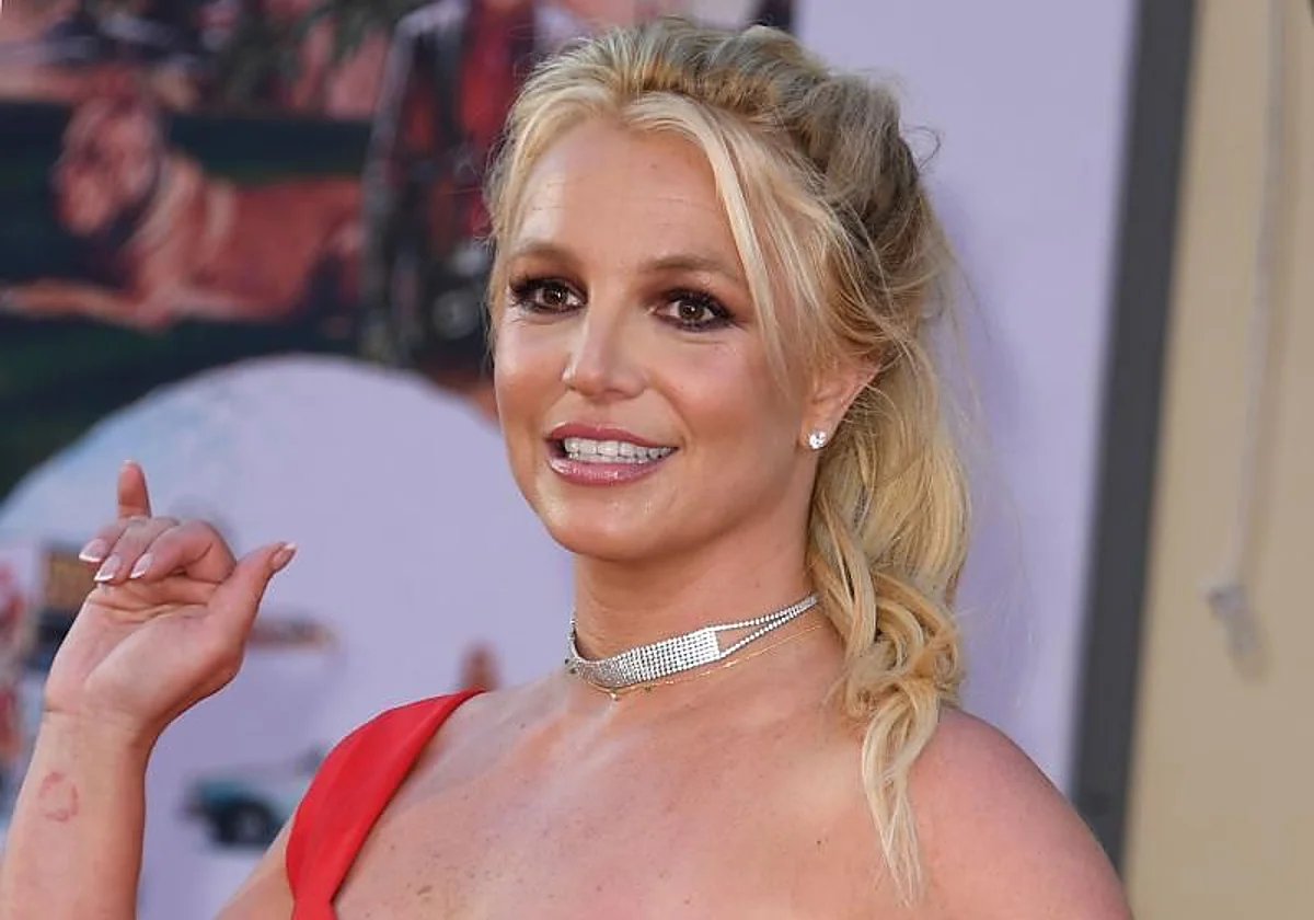 Los hijos de Britney Spears debutan en la pasarela de París junto a Sharon Stone