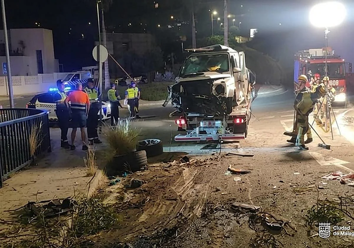 Three die after vehicle plunges 30 metres down an embankment on the A-7 in Malaga