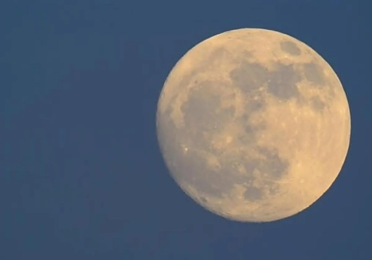 Llega la Luna de Fresa: cuándo y dónde verla en España